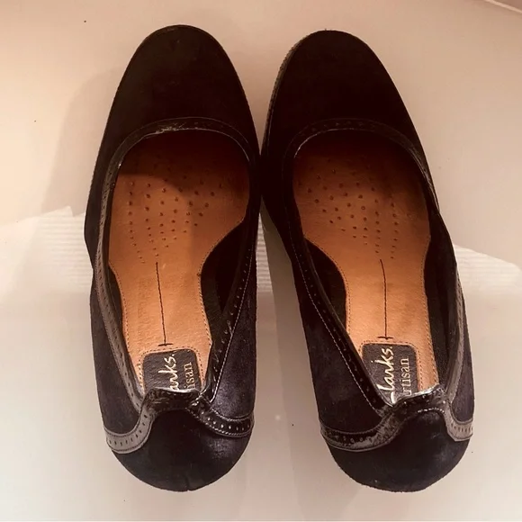 CLARKS Black Leather Sz 9M Slip on Block heels Trim Accent Comfy Career Pumps - Picture 3 of 9